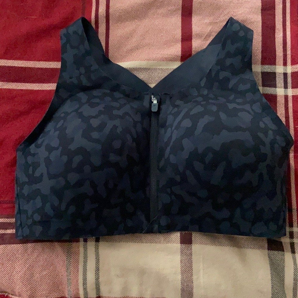 EUC lululemon enlite bra 34DD